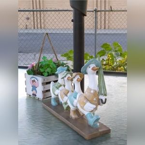 😍Umbrella Duckyes Family Clay Figurine For Garden Or Indoor Decor